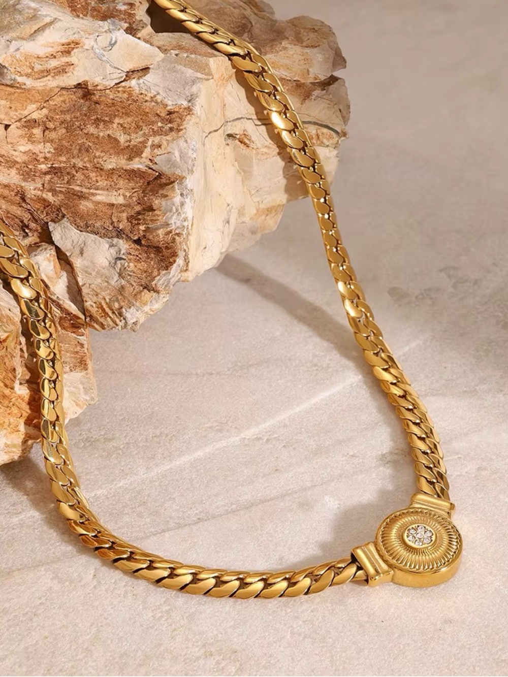 18K Gold Plated Vintage Inspired Medallion Pendant Cuban Link Chain Necklace - Picture 7 of 10